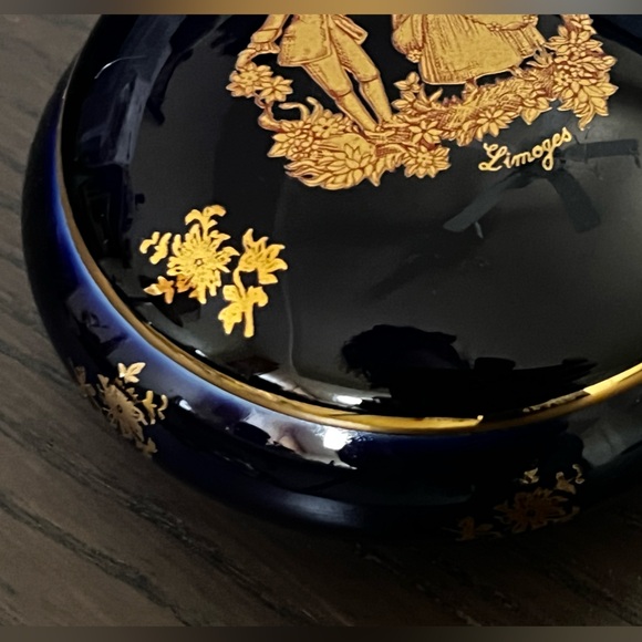 Limoges porcelain trinket box cobalt blue, real gold 18th century couple - Picture 7 of 8